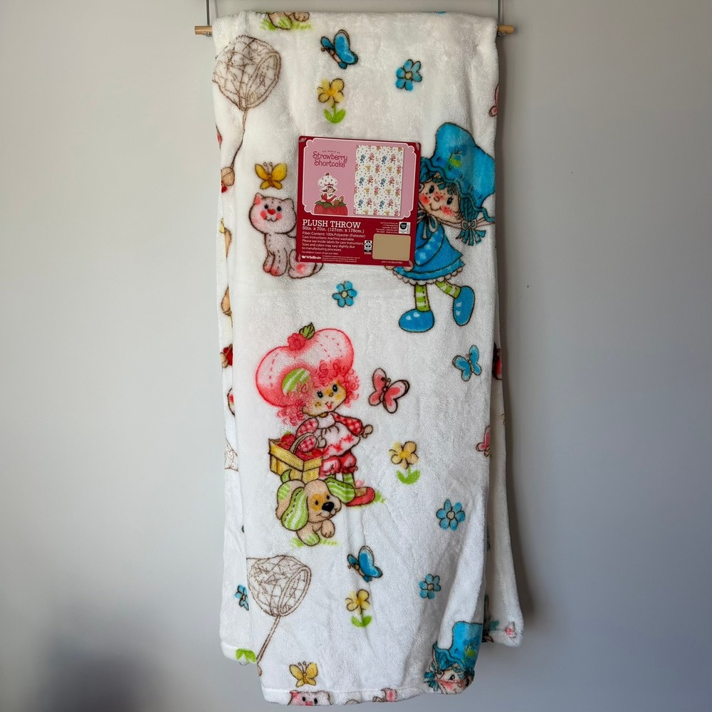 New Strawberry Shortcake 50x70 White Throw Blanket Blueberry Muffin Custard Cat